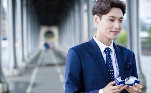 张艺兴和肖战最新爆料,揭秘幕后故事与精彩瞬间  第2张